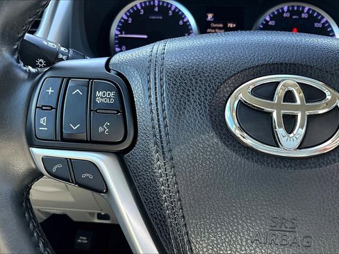 Used 2018 Toyota Highlander LE image 18