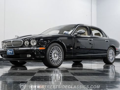 Used 2007 Jaguar XJ8 L RWD image 19