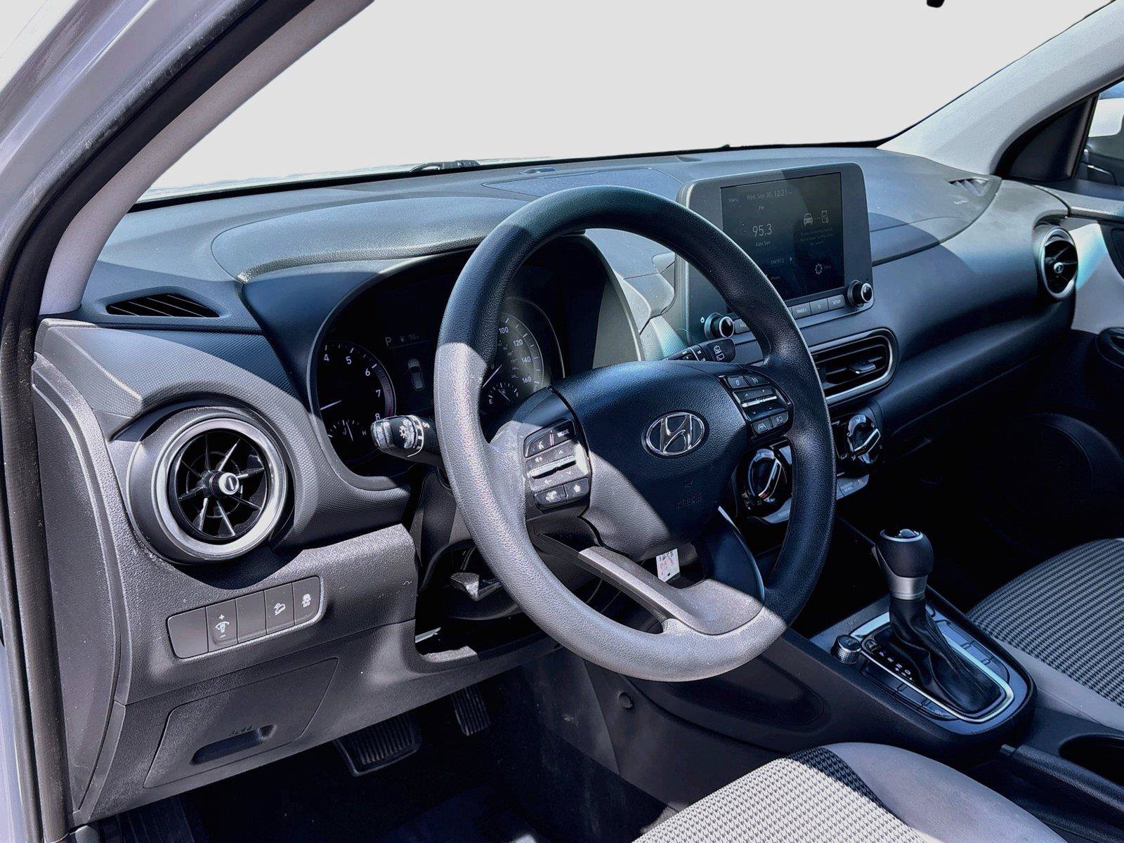 Used 2023 Hyundai Kona SE w/ Cargo Package AWD/4WD image 9
