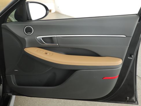 Used 2023 Hyundai Sonata Limited w/ Cargo Package image 15