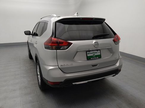 Used 2018 Nissan Rogue SV image 6