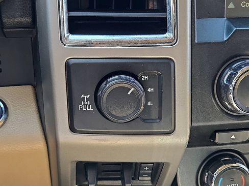 Used 2018 Ford F250 Lariat w/ Lariat Ultimate Package AWD/4WD image 30