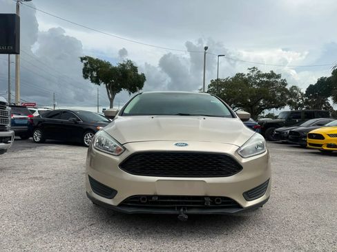 Used 2018 Ford Focus SE FWD image 2
