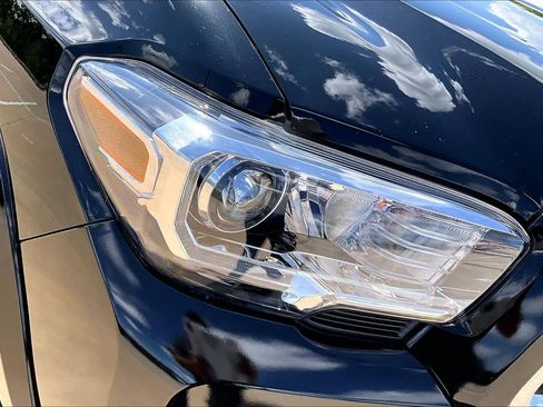 Used 2017 Toyota Tacoma Limited w/ Tow Package RWD image 28