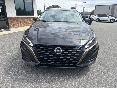 Used 2024 Nissan Altima 2.5 SR FWD image 10