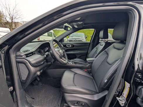 New 2025 Jeep Compass Latitude w/ Sun & Sound Group image 10