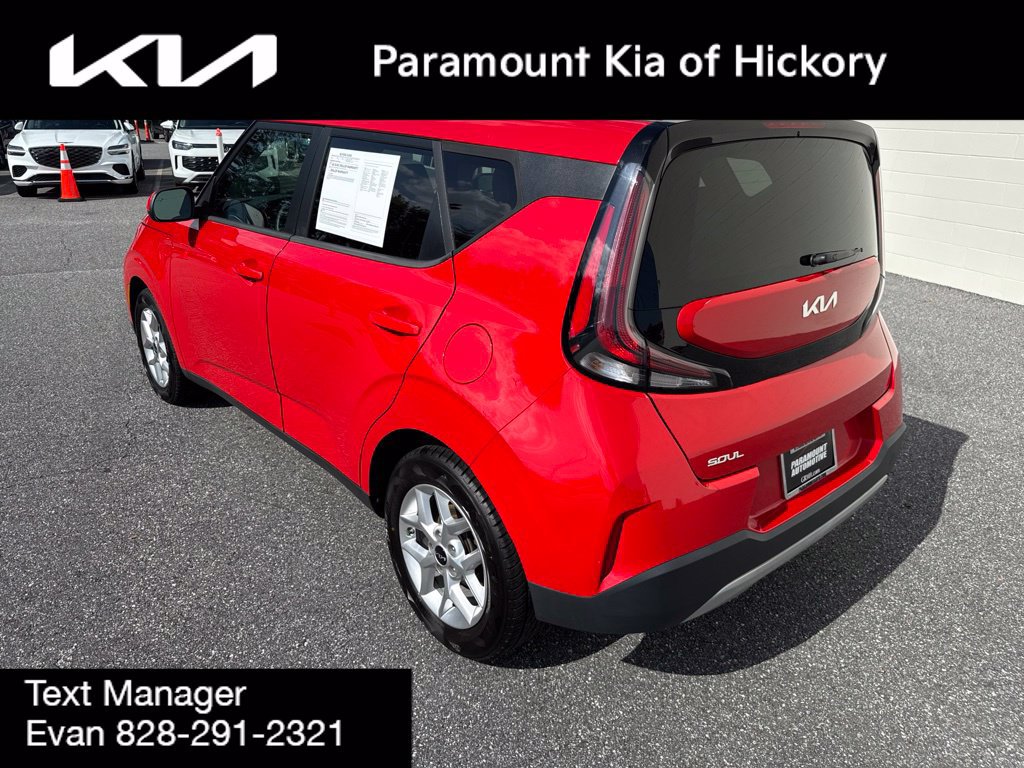 Used 2023 Kia Soul LX w/ LX Technology Package FWD image 3