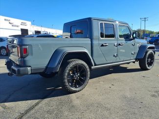 Used 2024 Jeep Gladiator Sport video 3