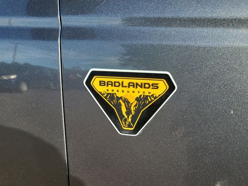 Used 2023 Ford Bronco Badlands image 9