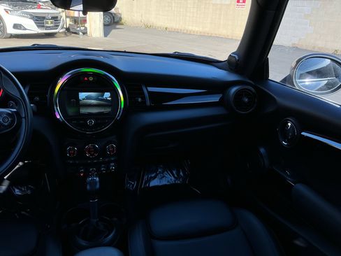 Used 2019 MINI Cooper S image 17