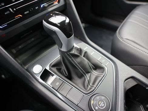 Used 2024 Volkswagen Tiguan SE R-Line image 29