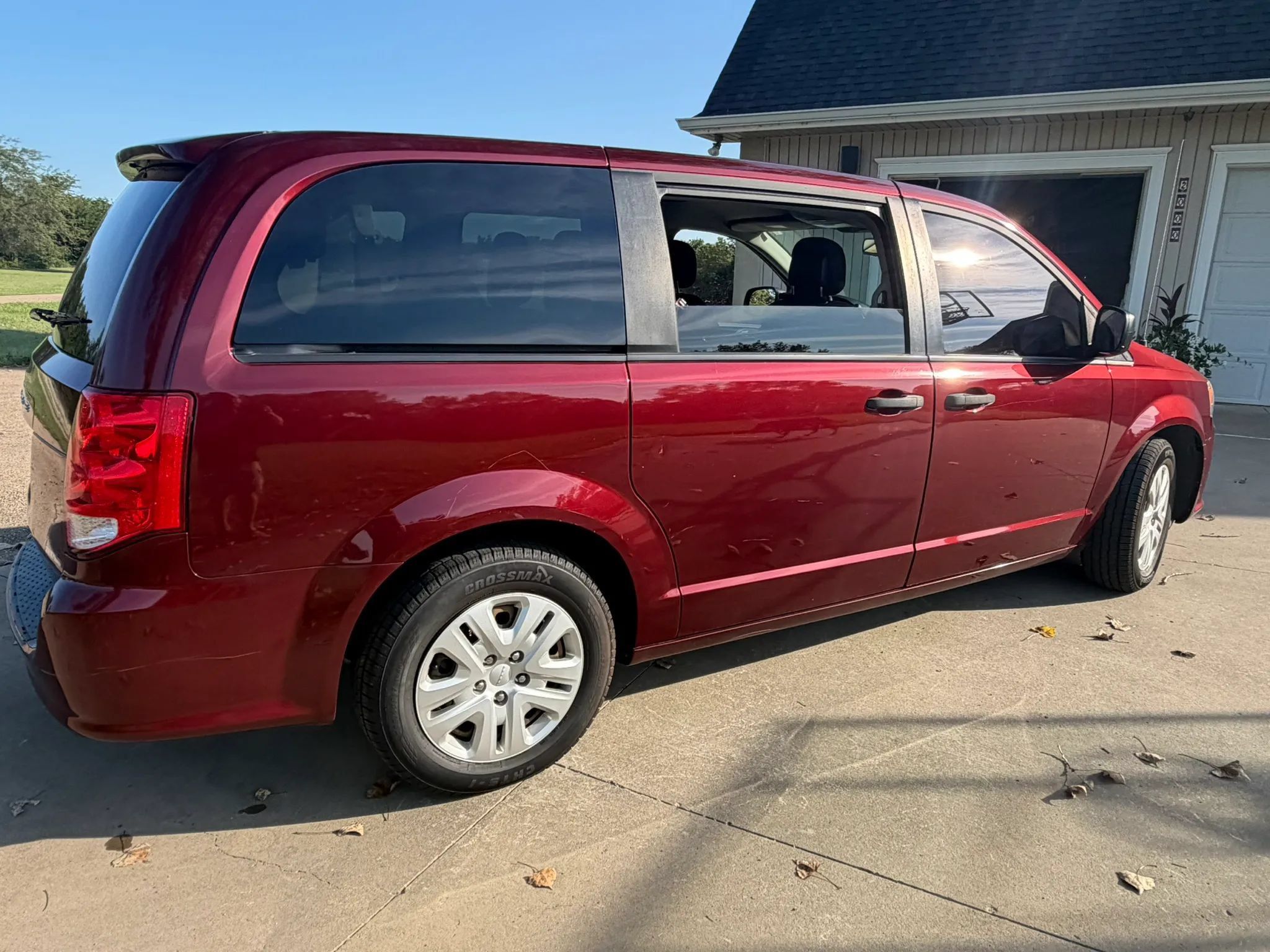 Used 2019 Dodge Grand Caravan SE FWD image 6