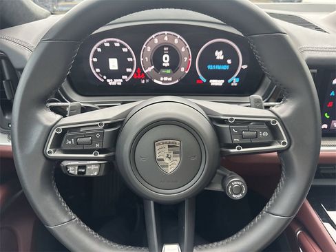 Used 2025 Porsche Cayenne Turbo image 11