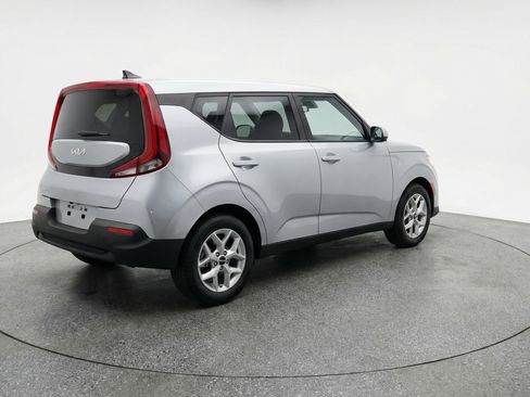Used 2025 Kia Soul LX w/ LX Technology Package FWD image 9