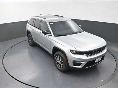 New 2025 Jeep Grand Cherokee Limited image 9