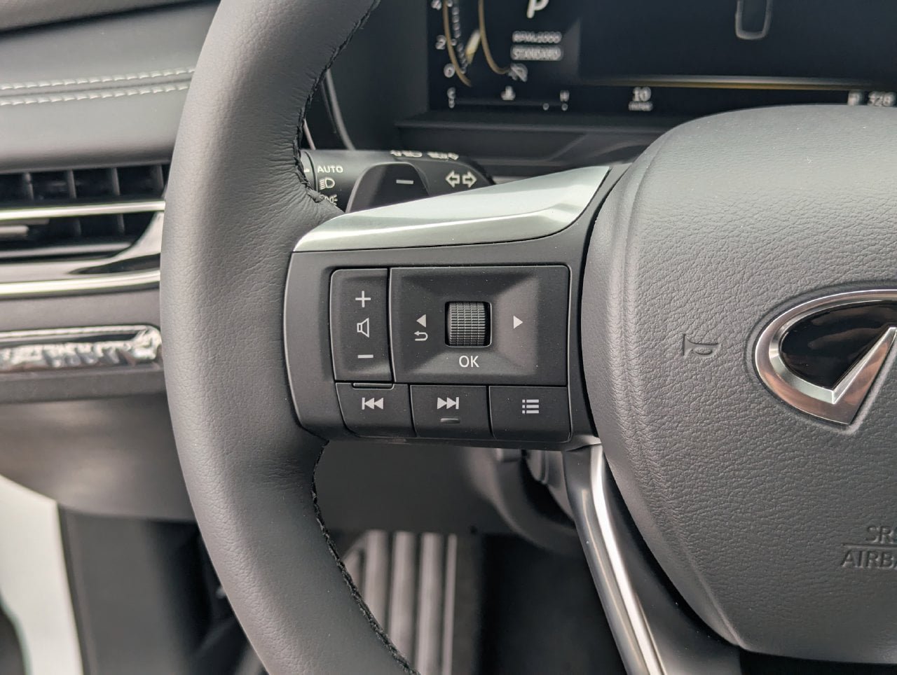 New 2027 INFINITI QX60 Luxe FWD image 16