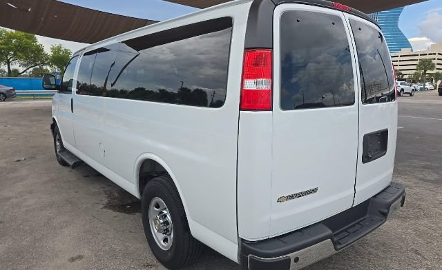 Used 2025 Chevrolet Express 3500 LT w/ LT Preferred Equipment Group RWD image 4