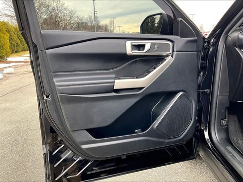 Used 2023 Ford Explorer XLT w/ Equipment Group 202A image 9