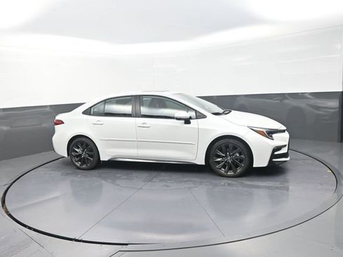 Used 2026 Toyota Corolla XSE FWD image 18