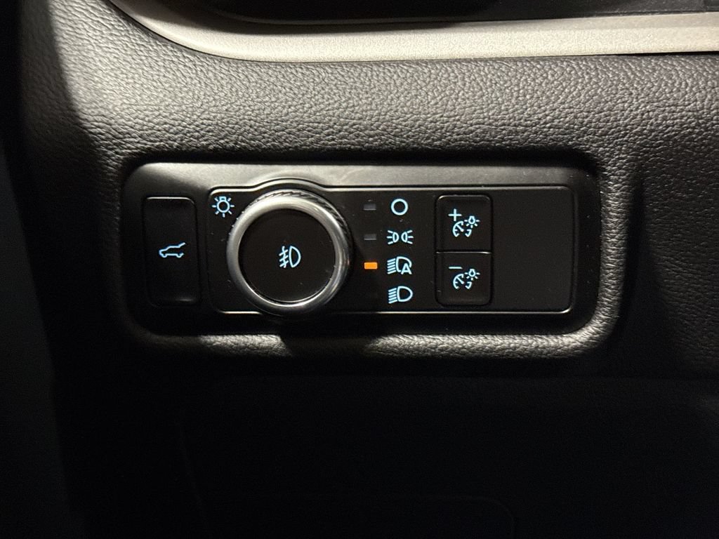 Used 2023 Ford Explorer XLT w/ Equipment Group 202A AWD/4WD image 19