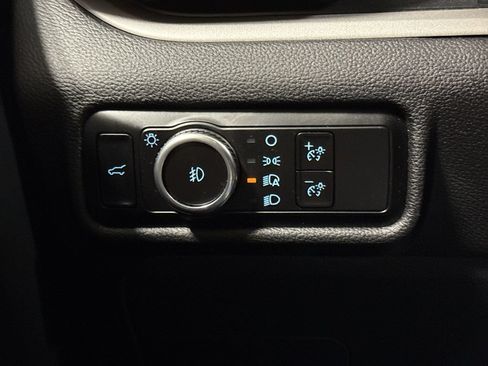 Used 2023 Ford Explorer XLT w/ Equipment Group 202A AWD/4WD image 19