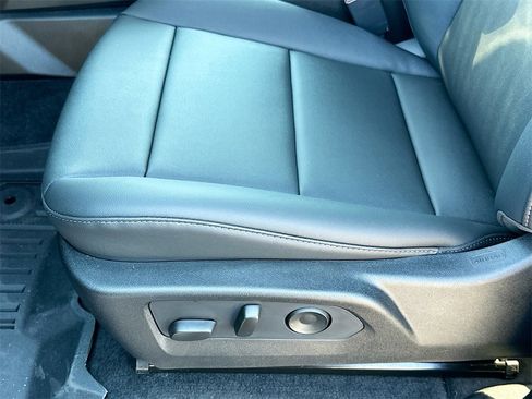 New 2026 GMC Canyon Elevation w/ Convenience Package image 9