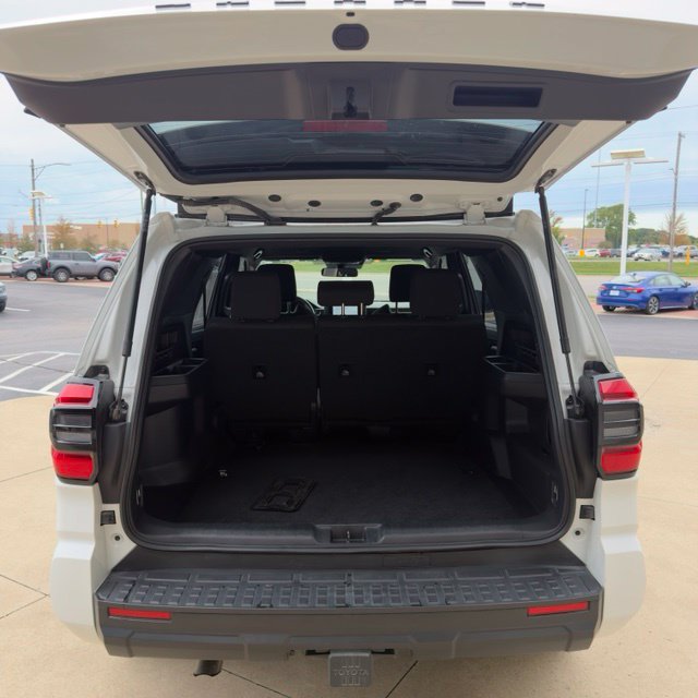 Used 2025 Toyota 4Runner SR5 AWD/4WD image 13