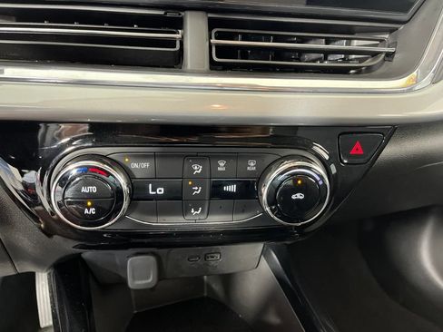 Certified 2025 Chevrolet Trax LT FWD image 28