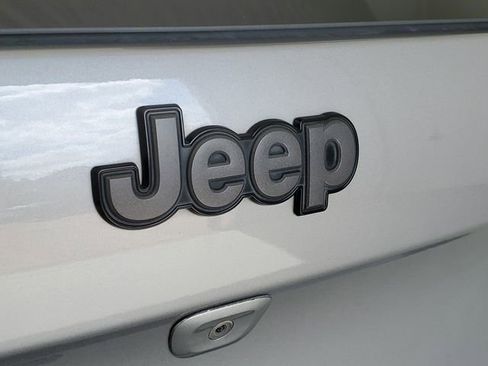 Used 2018 Jeep Cherokee Trailhawk w/ Trailer Tow Group image 9