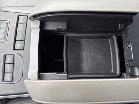 Used 2022 Toyota Highlander XLE image 19