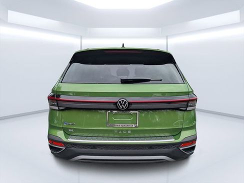 New 2026 Volkswagen Taos SE image 4