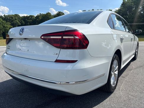 Used 2018 Volkswagen Passat 2.0T S w/ Driver Assistance Package FWD image 5