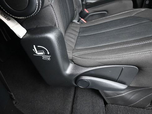 Used 2024 Chrysler Pacifica Touring image 48