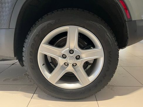 Certified 2022 Land Rover Defender 110 SE AWD/4WD image 17