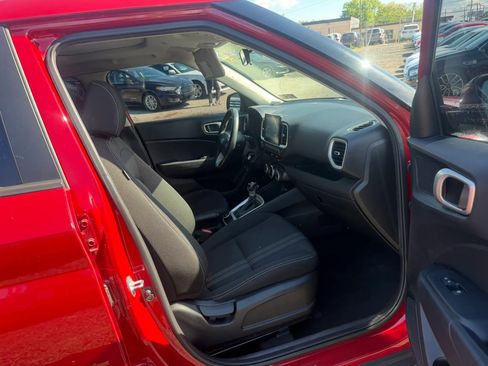 Used 2022 Hyundai Venue SEL w/ Cargo Package FWD image 25