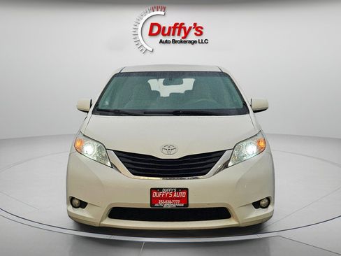 Used 2012 Toyota Sienna LE image 14