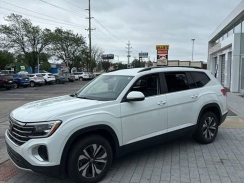 Used 2024 Volkswagen Atlas SE AWD/4WD image 16