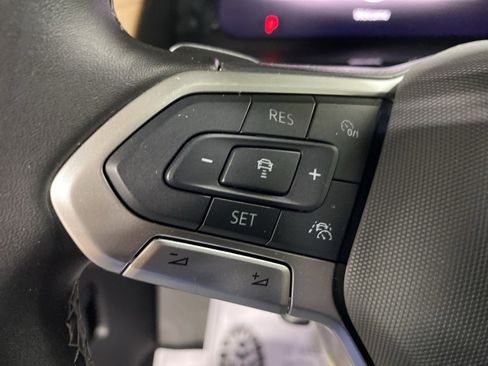 Used 2025 Volkswagen Atlas SE image 26