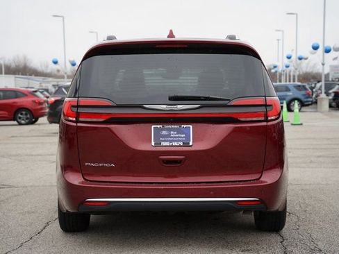 Used 2021 Chrysler Pacifica Touring-L image 6