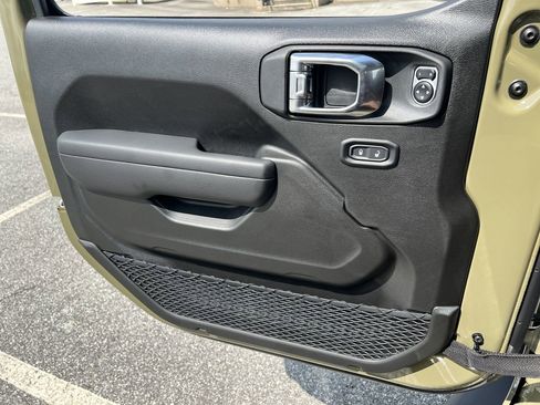 New 2025 Jeep Gladiator Mojave w/ Convenience Group image 16