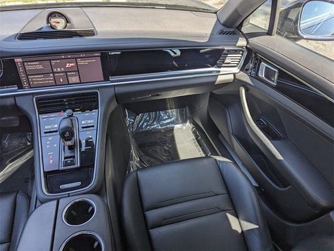 Used 2021 Porsche Panamera image 8