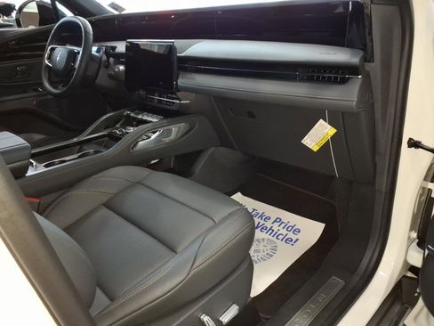 Used 2025 Lincoln Nautilus Premier w/ Jet Appearance Package image 9