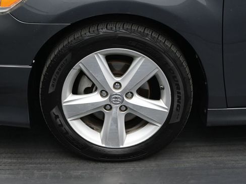 Used 2010 Toyota Camry SE image 22