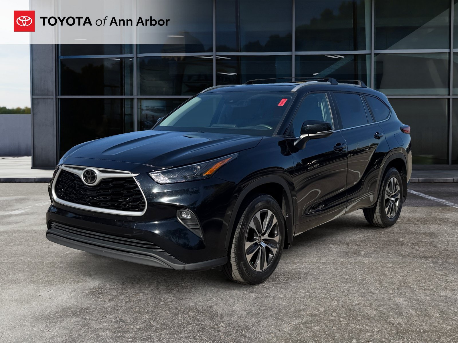 Used 2023 Toyota Highlander XLE AWD/4WD image 9