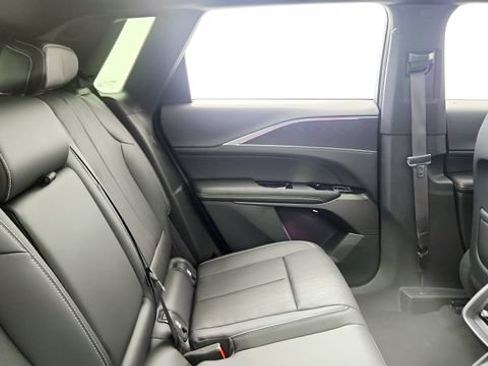 Used 2024 Cadillac Lyriq Luxury AWD/4WD image 38