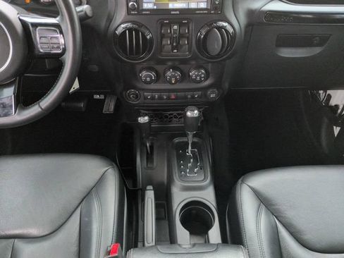 Used 2016 Jeep Wrangler Unlimited Sahara AWD/4WD image 21