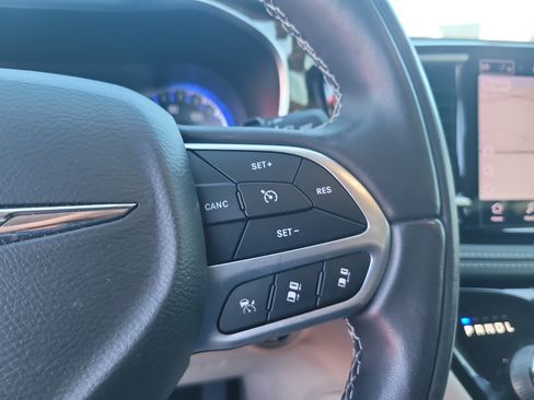 Used 2022 Chrysler Pacifica Limited FWD image 27