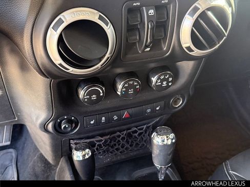 Used 2017 Jeep Wrangler Unlimited Rubicon w/ Max Tow Package image 11