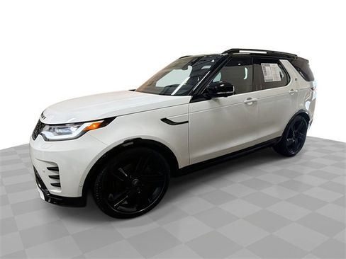 Used 2024 Land Rover Discovery Dynamic SE image 1