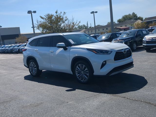 Used 2020 Toyota Highlander Platinum FWD image 4